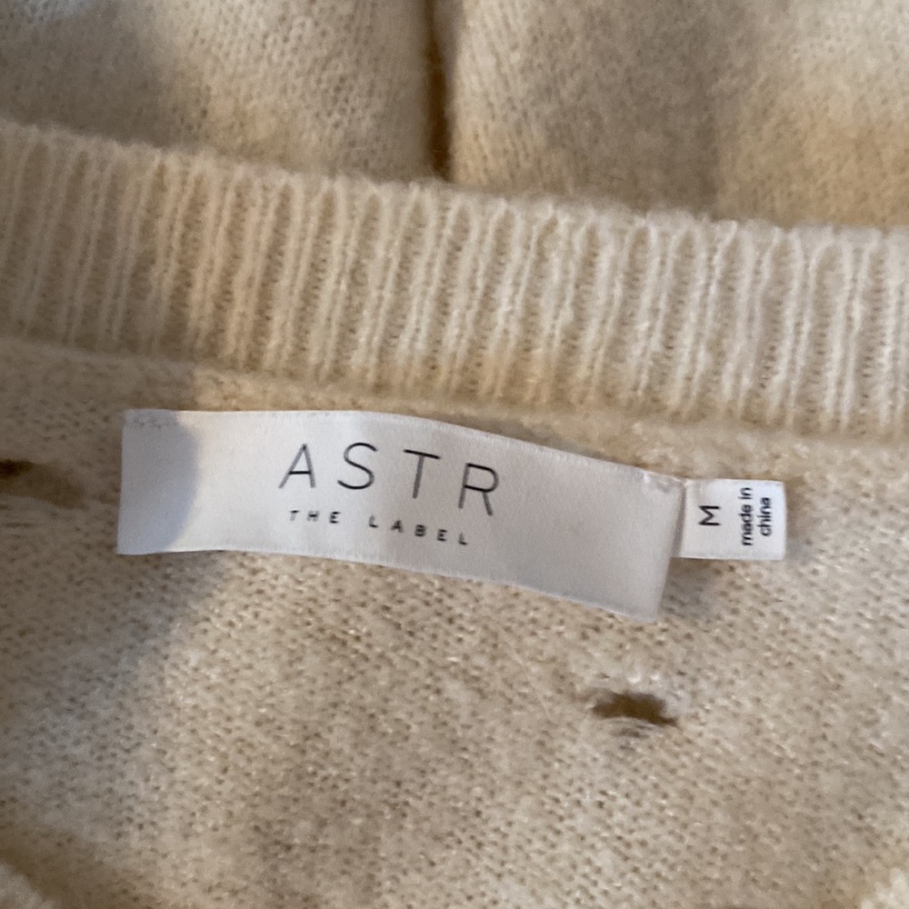 Distressed sweater - Picture 7 of 8